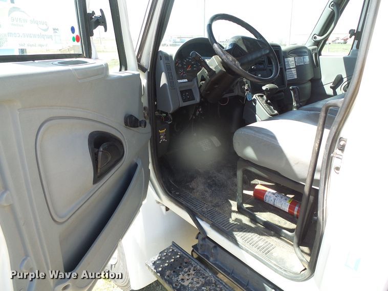 image for item DH4903 2006 International 4200 crane truck