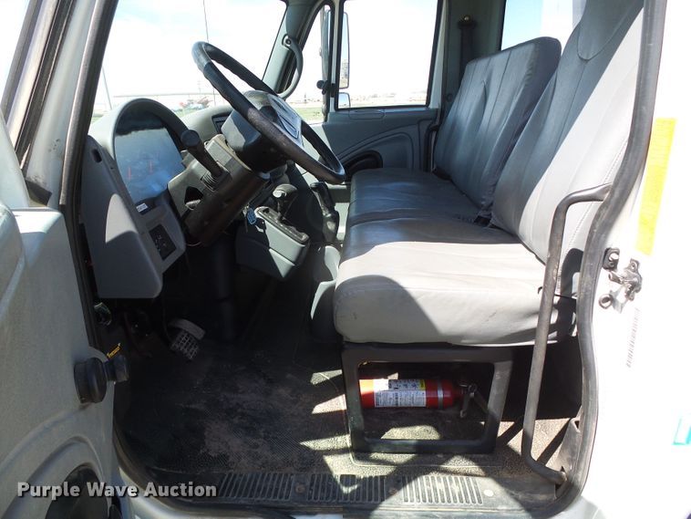 image for item DH4903 2006 International 4200 crane truck