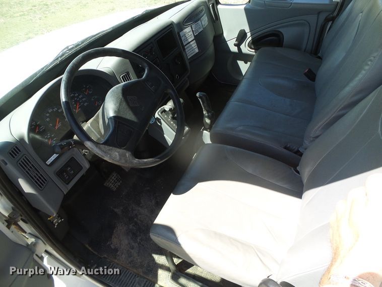 image for item DH4903 2006 International 4200 crane truck