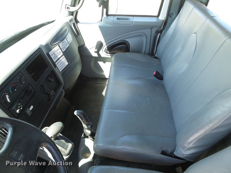 image for item DH4903 2006 International 4200 crane truck