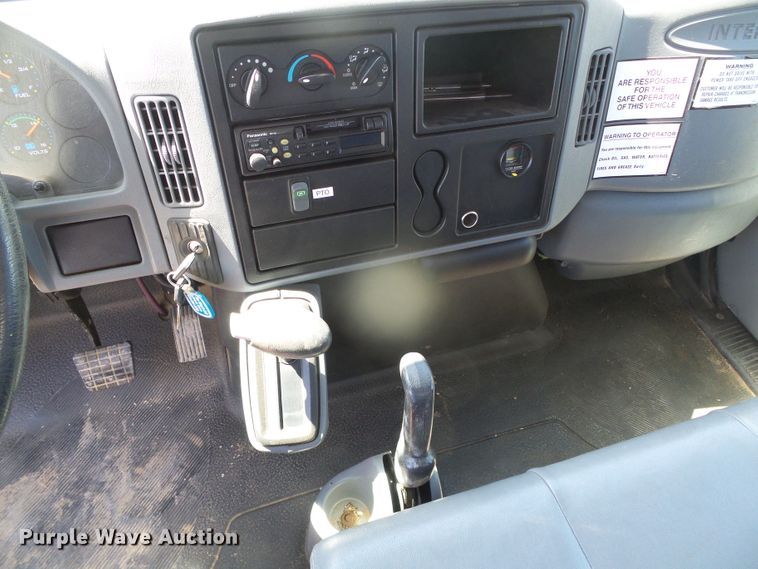 image for item DH4903 2006 International 4200 crane truck