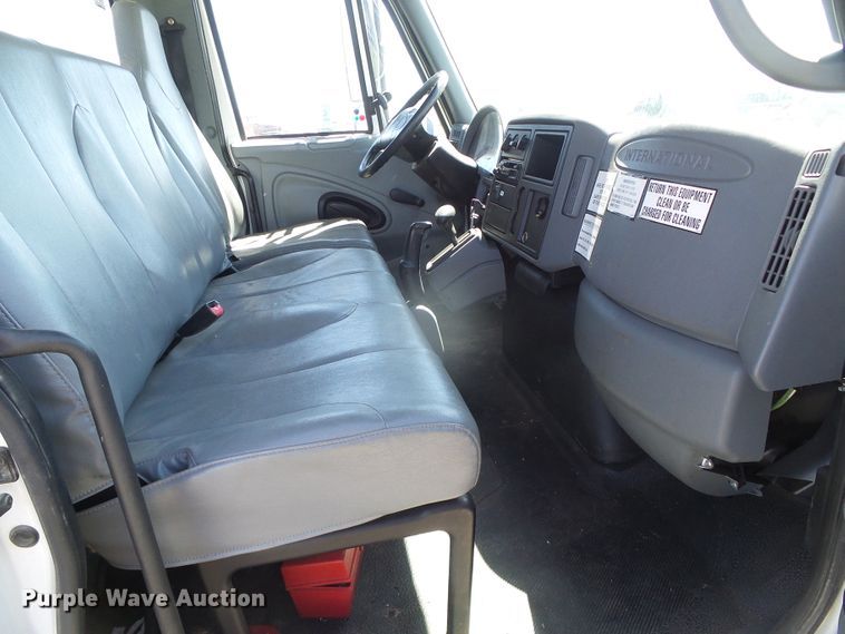 image for item DH4903 2006 International 4200 crane truck