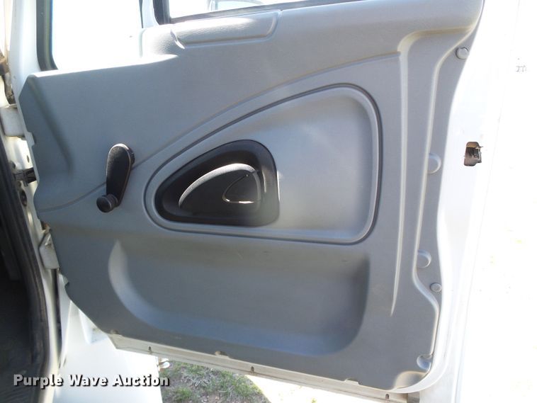 image for item DH4903 2006 International 4200 crane truck