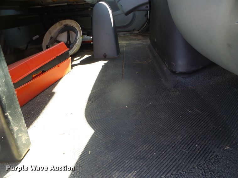 image for item DH4903 2006 International 4200 crane truck