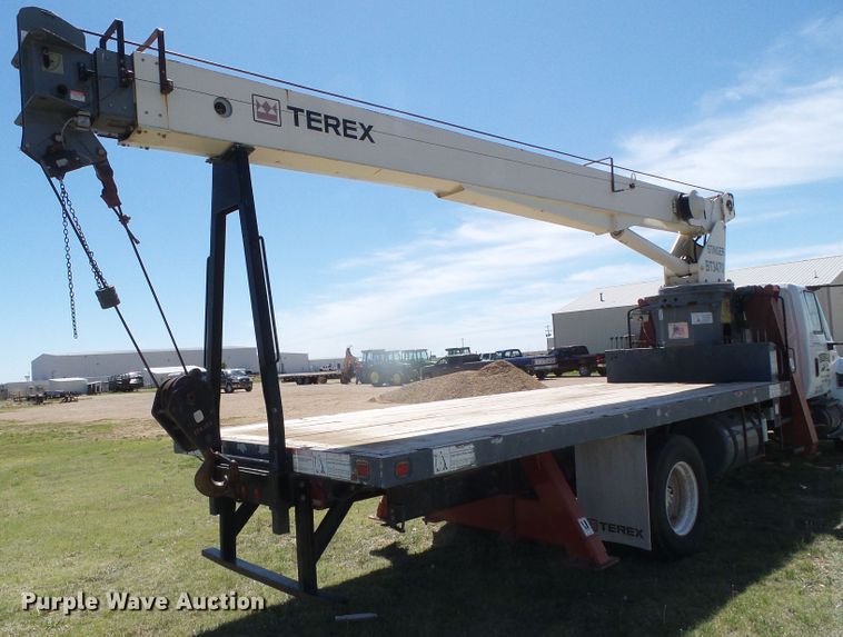 image for item DH4903 2006 International 4200 crane truck