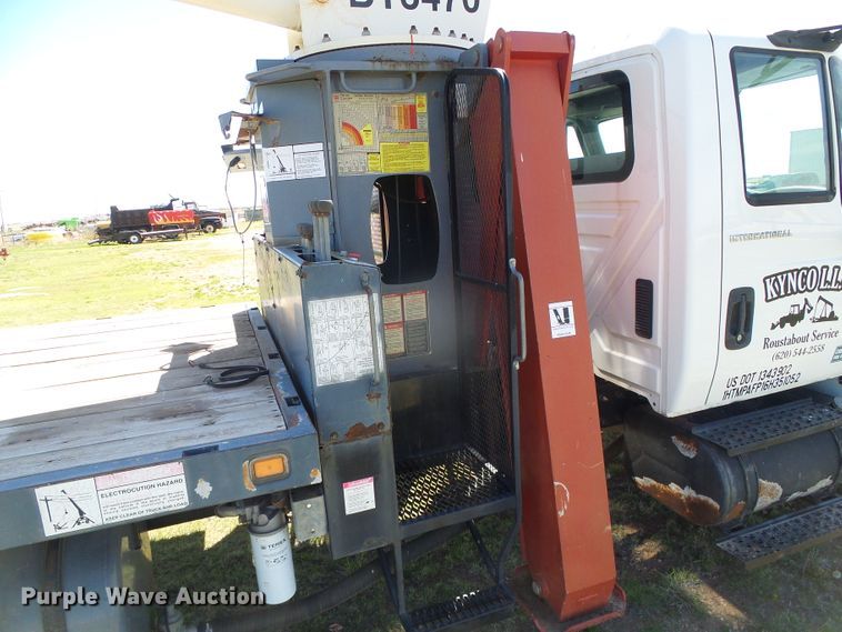 image for item DH4903 2006 International 4200 crane truck