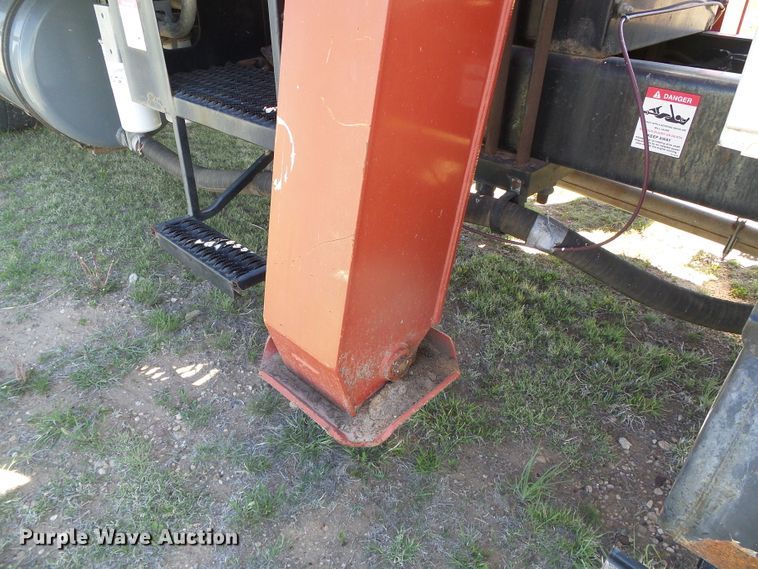 image for item DH4903 2006 International 4200 crane truck