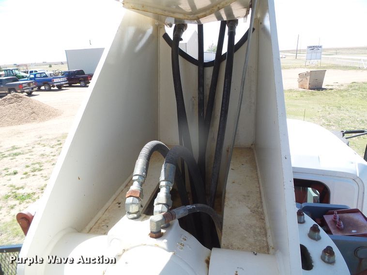 image for item DH4903 2006 International 4200 crane truck