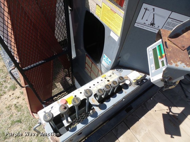 image for item DH4903 2006 International 4200 crane truck