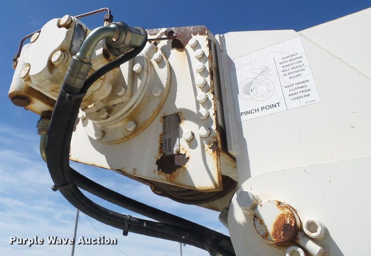 image for item DH4903 2006 International 4200 crane truck