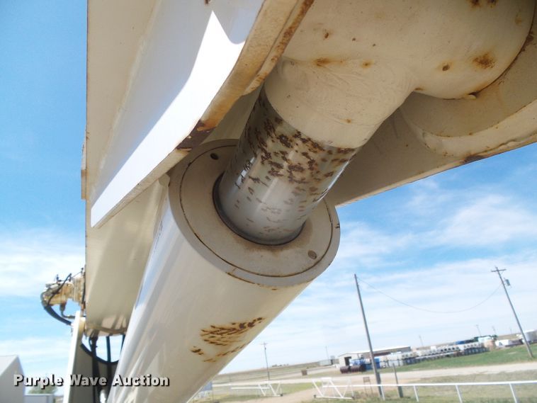 image for item DH4903 2006 International 4200 crane truck