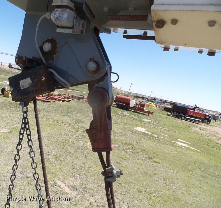 image for item DH4903 2006 International 4200 crane truck