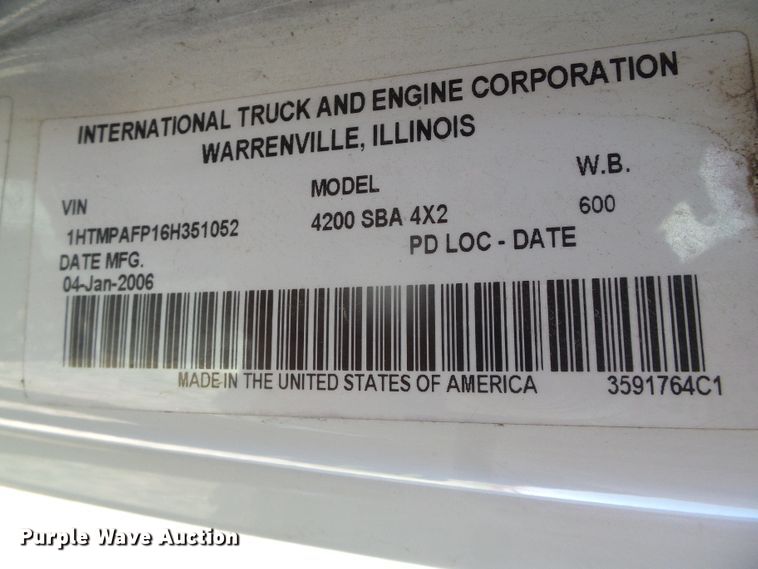 image for item DH4903 2006 International 4200 crane truck