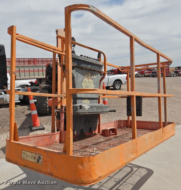 image for item DI0150 2003 JLG 800AJ  boom lift