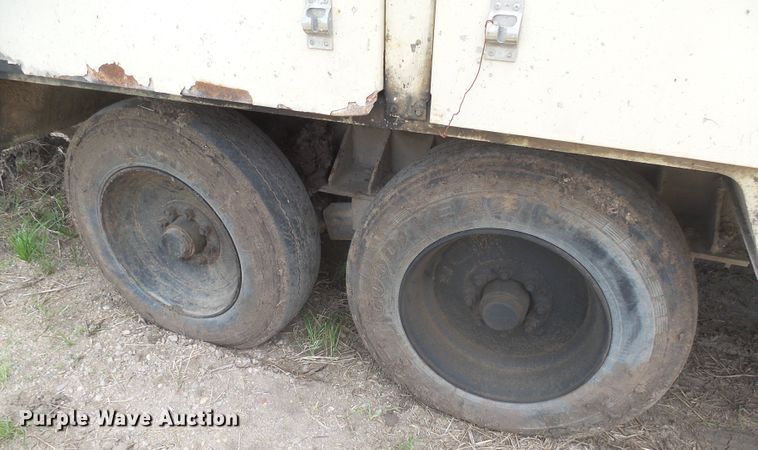 image for item DX9213 1999 Ingersoll Rand 1600  air compressor