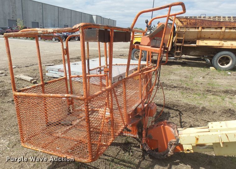 image for item EF9629 1986 JLG 60H  boom lift