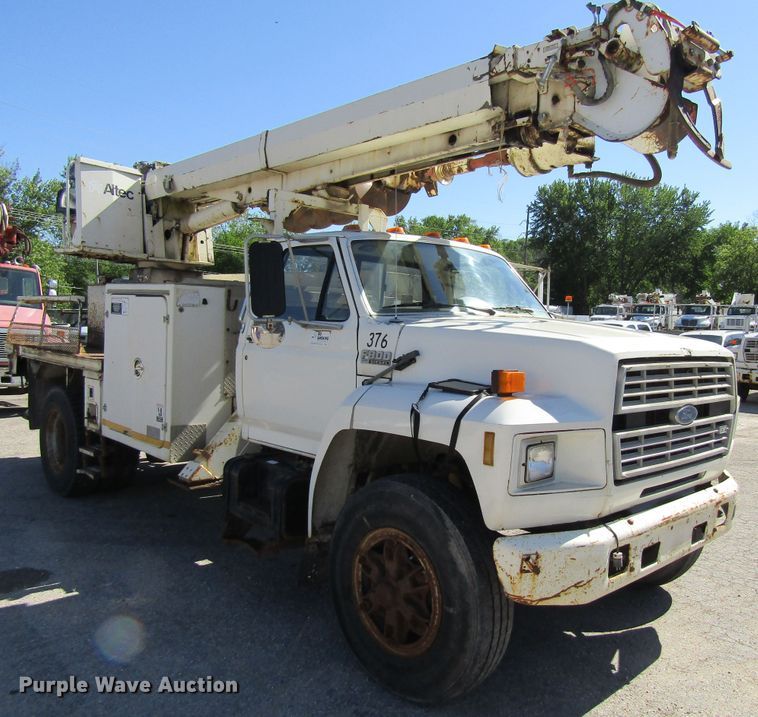 image for item FD9482 1994 Ford F800F  digger derrick truck