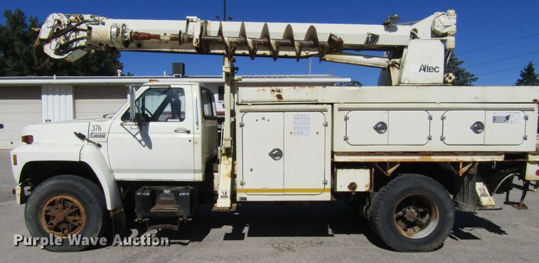 image for item FD9482 1994 Ford F800F  digger derrick truck