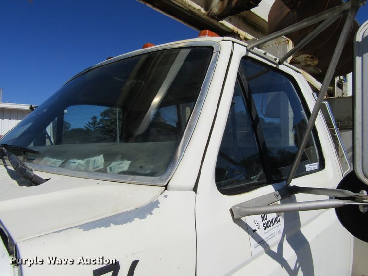 image for item FD9482 1994 Ford F800F  digger derrick truck