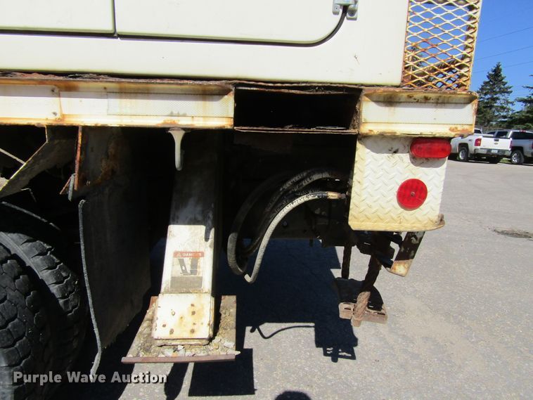 image for item FD9482 1994 Ford F800F  digger derrick truck