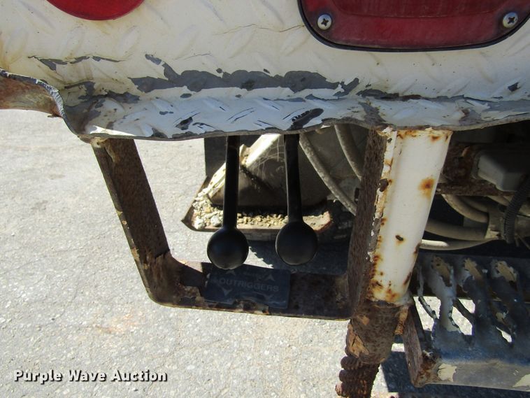 image for item FD9482 1994 Ford F800F  digger derrick truck