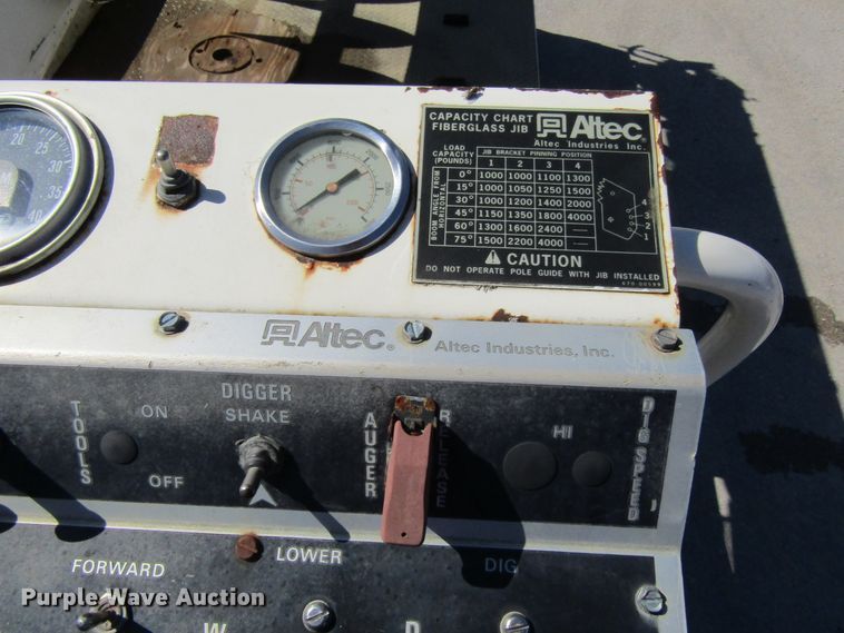 image for item FD9482 1994 Ford F800F  digger derrick truck