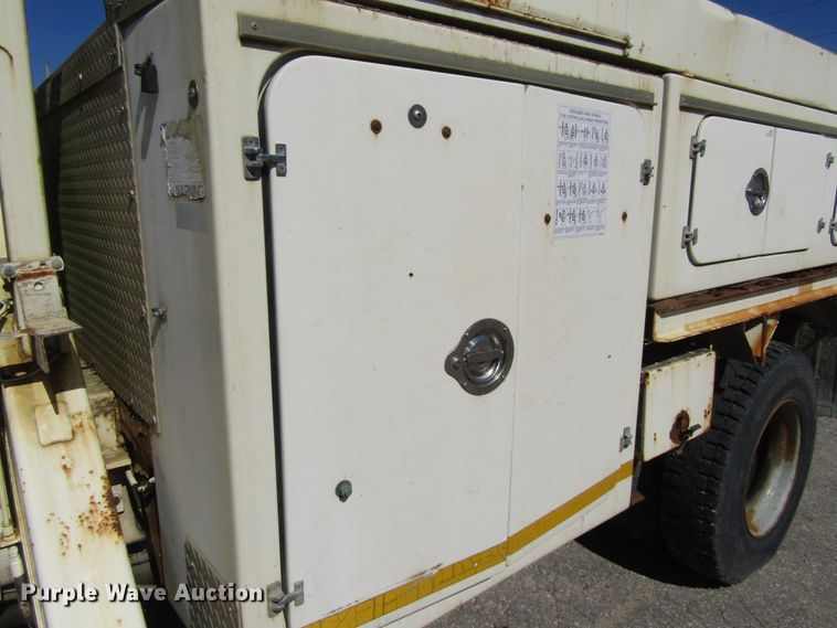 image for item FD9482 1994 Ford F800F  digger derrick truck