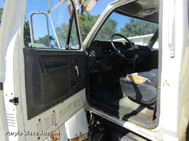 image for item FD9482 1994 Ford F800F  digger derrick truck