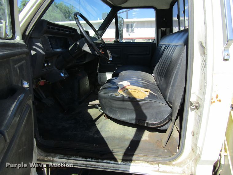 image for item FD9482 1994 Ford F800F  digger derrick truck