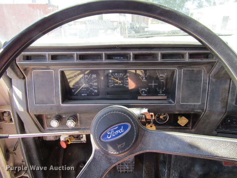 image for item FD9482 1994 Ford F800F  digger derrick truck