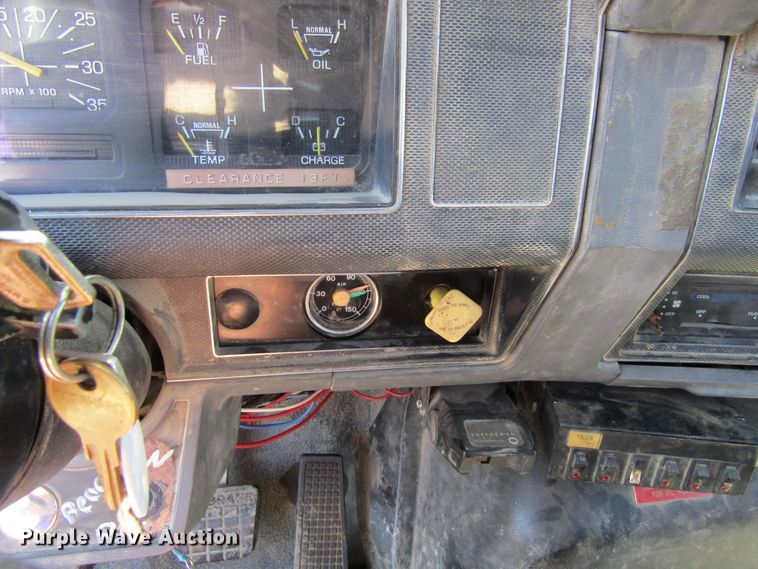 image for item FD9482 1994 Ford F800F  digger derrick truck