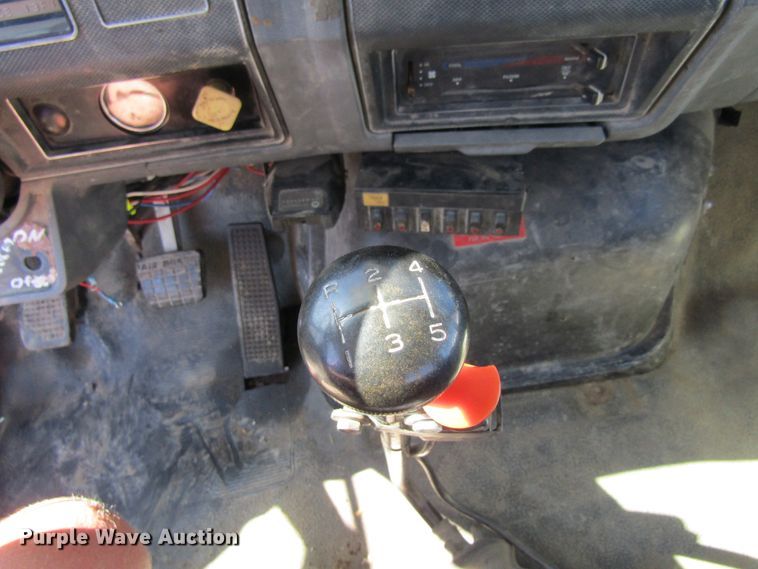 image for item FD9482 1994 Ford F800F  digger derrick truck