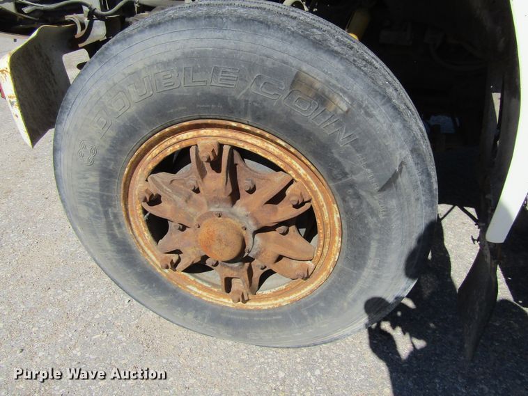 image for item FD9482 1994 Ford F800F  digger derrick truck