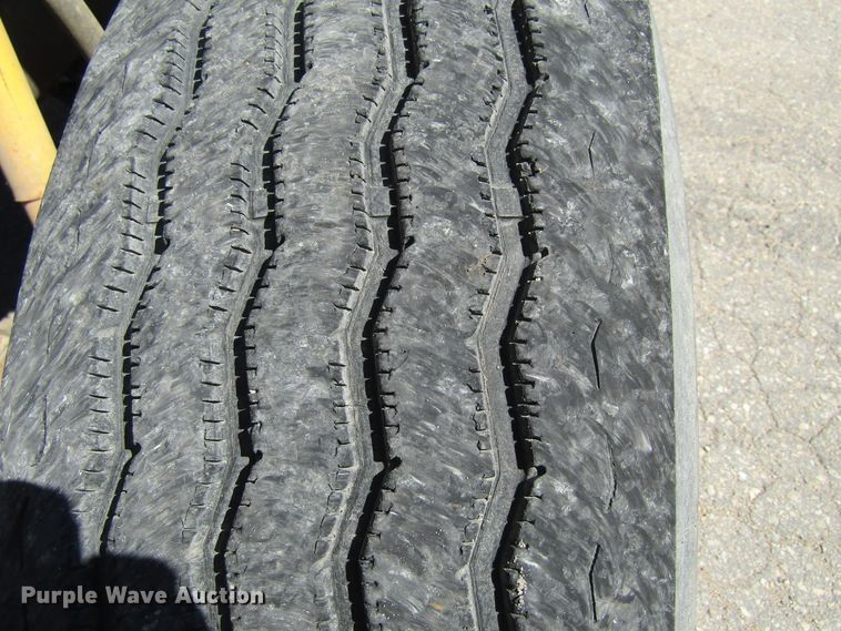 image for item FD9482 1994 Ford F800F  digger derrick truck