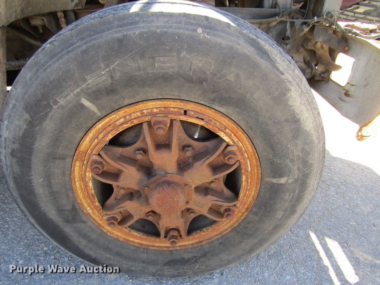 image for item FD9482 1994 Ford F800F  digger derrick truck