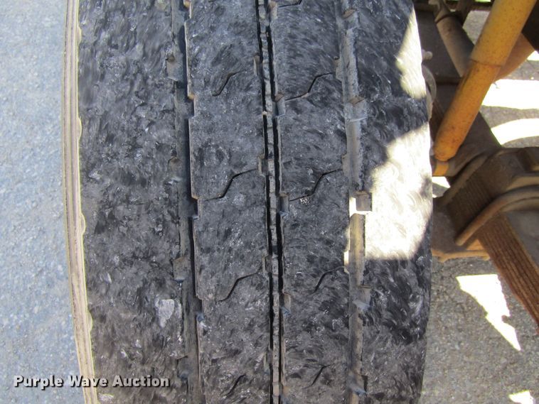 image for item FD9482 1994 Ford F800F  digger derrick truck