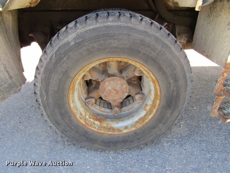 image for item FD9482 1994 Ford F800F  digger derrick truck