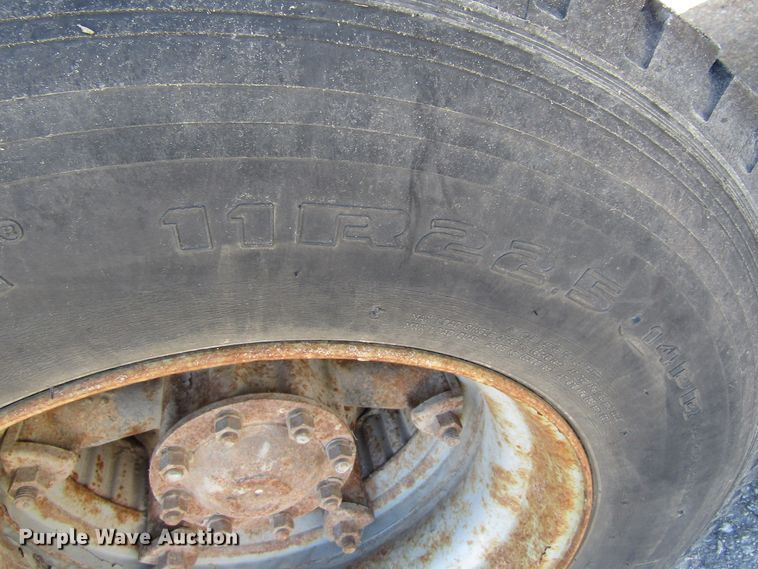 image for item FD9482 1994 Ford F800F  digger derrick truck