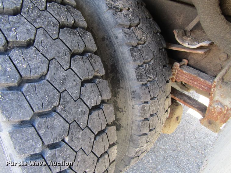 image for item FD9482 1994 Ford F800F  digger derrick truck