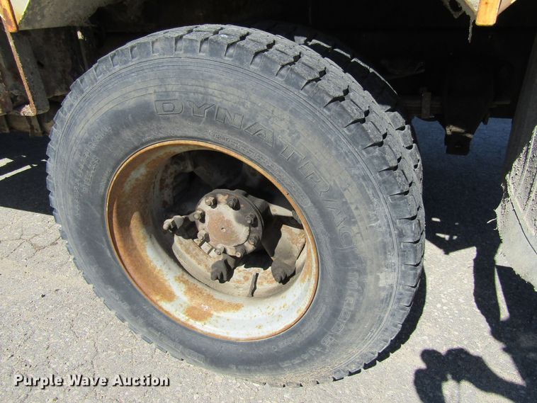 image for item FD9482 1994 Ford F800F  digger derrick truck