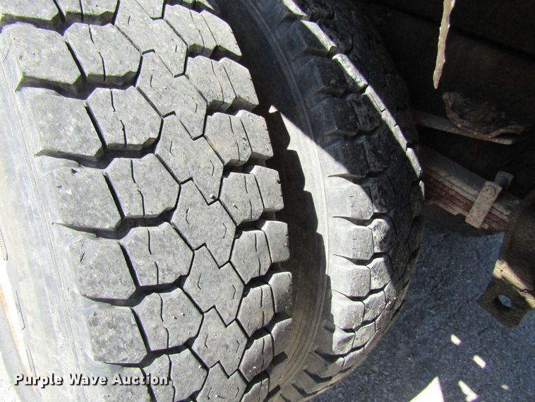 image for item FD9482 1994 Ford F800F  digger derrick truck