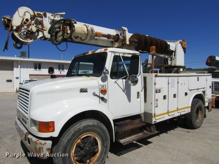 image for item FD9483 1993 International 4700  digger derrick truck