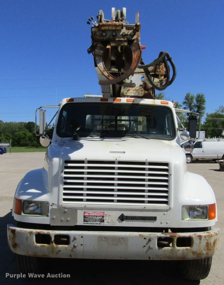 image for item FD9483 1993 International 4700  digger derrick truck