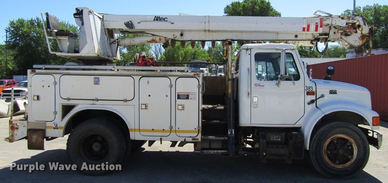 image for item FD9483 1993 International 4700  digger derrick truck
