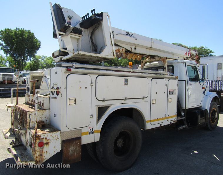 image for item FD9483 1993 International 4700  digger derrick truck