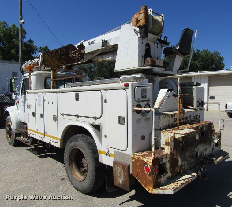 image for item FD9483 1993 International 4700  digger derrick truck
