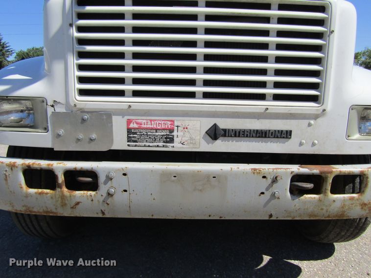 image for item FD9483 1993 International 4700  digger derrick truck