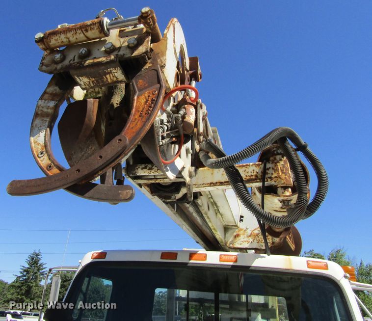 image for item FD9483 1993 International 4700  digger derrick truck