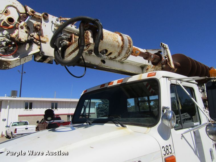 image for item FD9483 1993 International 4700  digger derrick truck