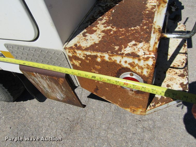 image for item FD9483 1993 International 4700  digger derrick truck